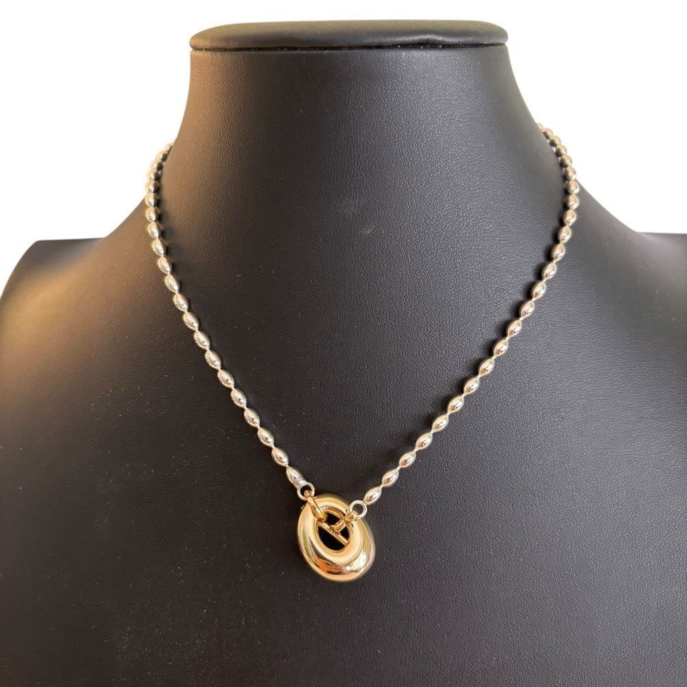 Simple & Elegant Two Tone Beaded Pendant Necklace.